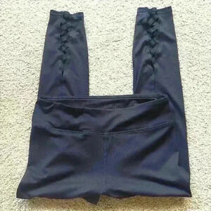 JUSTFAB ACTIVE BLACK LEGGINGS WITH ANKLE CUTOUTS. SIZE MEDIUM.